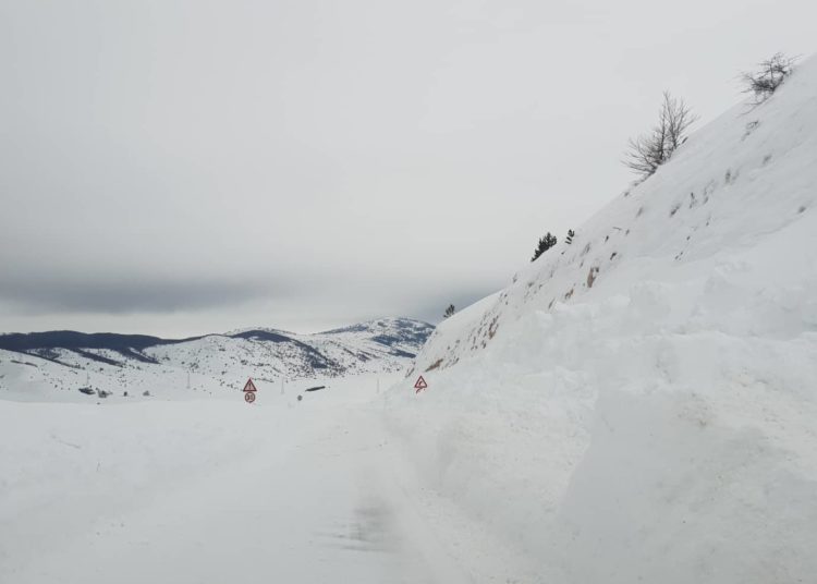 Fotoreportaža s Blidinja: Nedjelja privukla na tisuće gostiju iz Hercegovine i Dalmacije