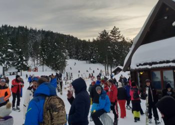 Fotoreportaža s Blidinja: Nedjelja privukla na tisuće gostiju iz Hercegovine i Dalmacije