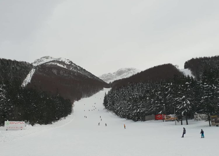 Fotoreportaža s Blidinja: Nedjelja privukla na tisuće gostiju iz Hercegovine i Dalmacije