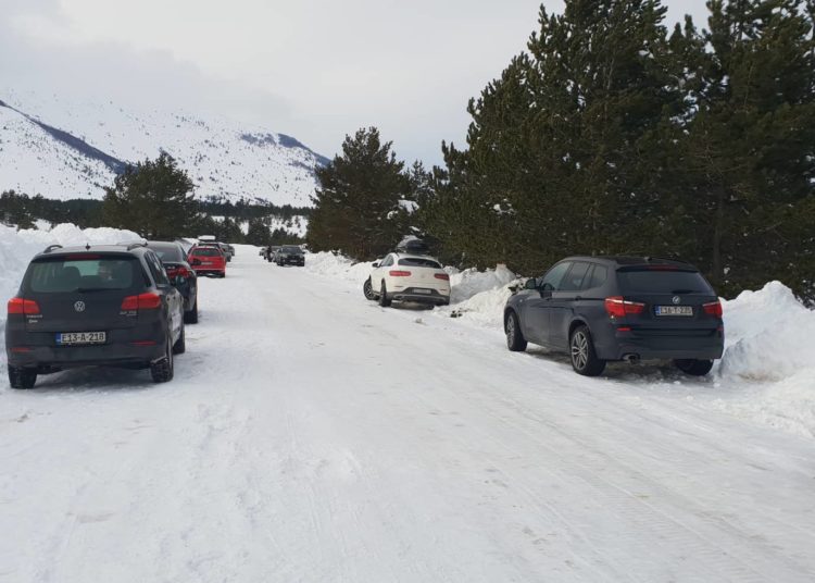 Fotoreportaža s Blidinja: Nedjelja privukla na tisuće gostiju iz Hercegovine i Dalmacije