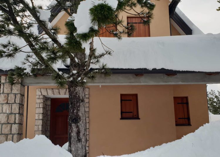 Fotoreportaža s Blidinja: Nedjelja privukla na tisuće gostiju iz Hercegovine i Dalmacije