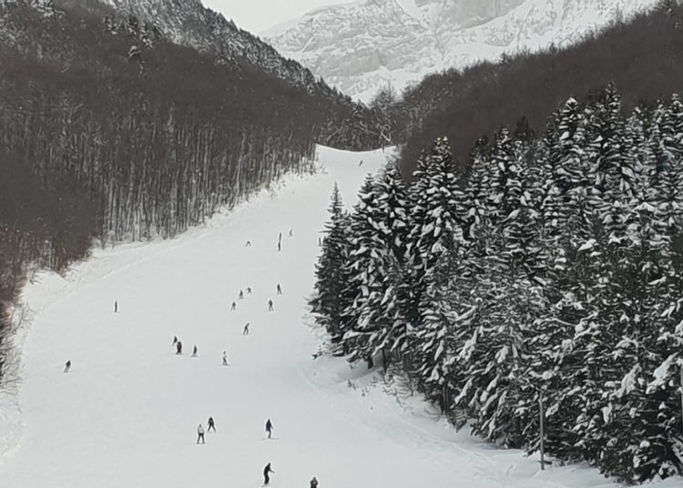Fotoreportaža s Blidinja: Nedjelja privukla na tisuće gostiju iz Hercegovine i Dalmacije
