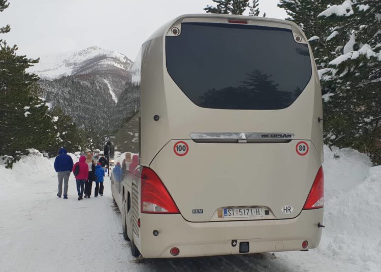 Fotoreportaža s Blidinja: Nedjelja privukla na tisuće gostiju iz Hercegovine i Dalmacije