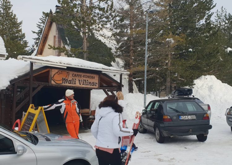 Fotoreportaža s Blidinja: Nedjelja privukla na tisuće gostiju iz Hercegovine i Dalmacije