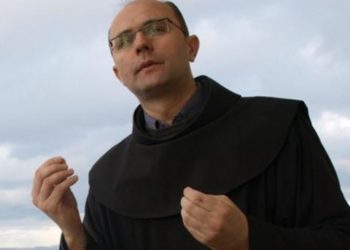 Fra Mario Knezović: Tko u BiH ima novac, ima i diplome