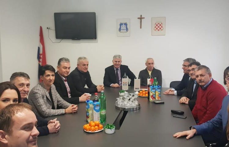 Čović s čelnim ljudima HDZ BiH u Posušju, Grudama, Širokom Brijegu i Prozor – Rami o aktualnoj situaciji