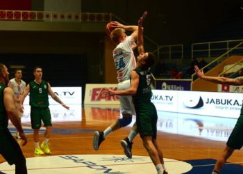 Široki uvjerljiv protiv Kaknja na Pecari