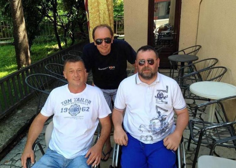 Stopostotni invalid iz Širokog Brijega prodajom crteža pomaže potrebite