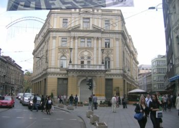 Drama u Sarajevu: Muškarac se popeo na Vječnu vatru i vikao “Allahu ekber” i “Ovo je džamahirija”