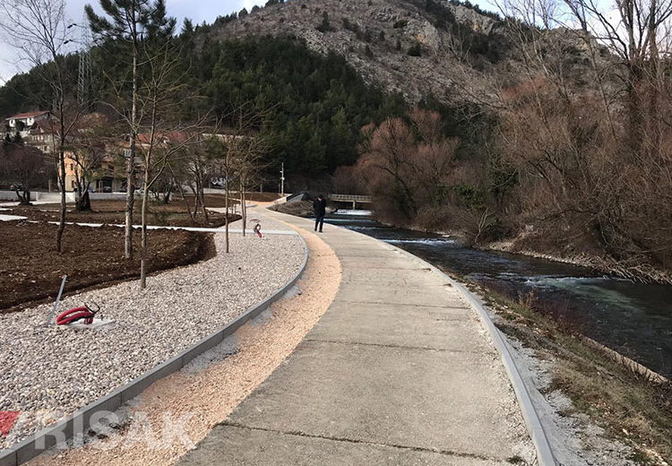 Širokobriježani šetaju Borkom dok isčekuju proljeće kada će park zasjati u punom sjaju