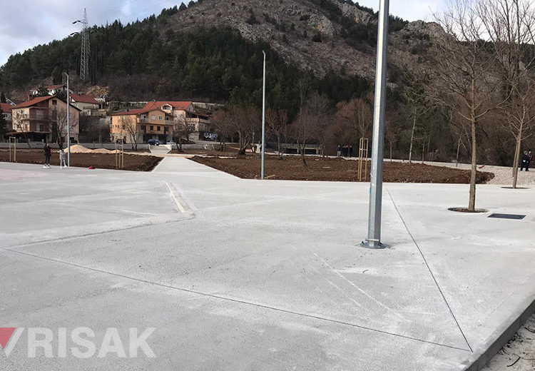 Širokobriježani šetaju Borkom dok isčekuju proljeće kada će park zasjati u punom sjaju