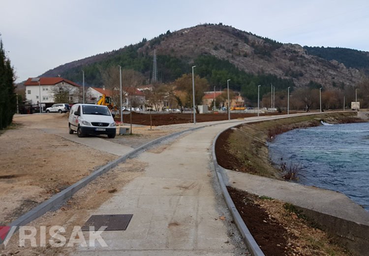Širokobriježani šetaju Borkom dok isčekuju proljeće kada će park zasjati u punom sjaju