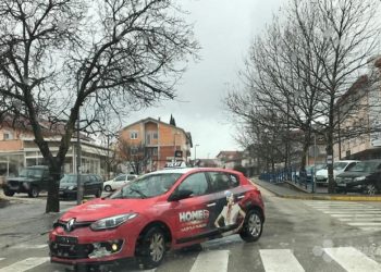 Široki Brijeg: Jedna osoba ozlijeđena u sudaru taksija i Mazde