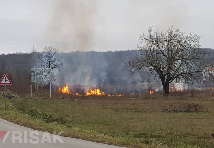 Široki Brijeg: Na Mokarskom polju gori nisko raslinje