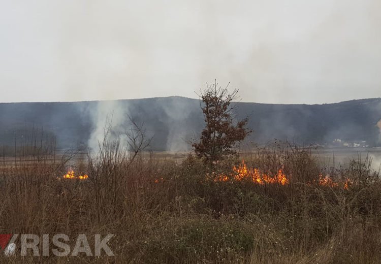 Široki Brijeg: Na Mokarskom polju gori nisko raslinje