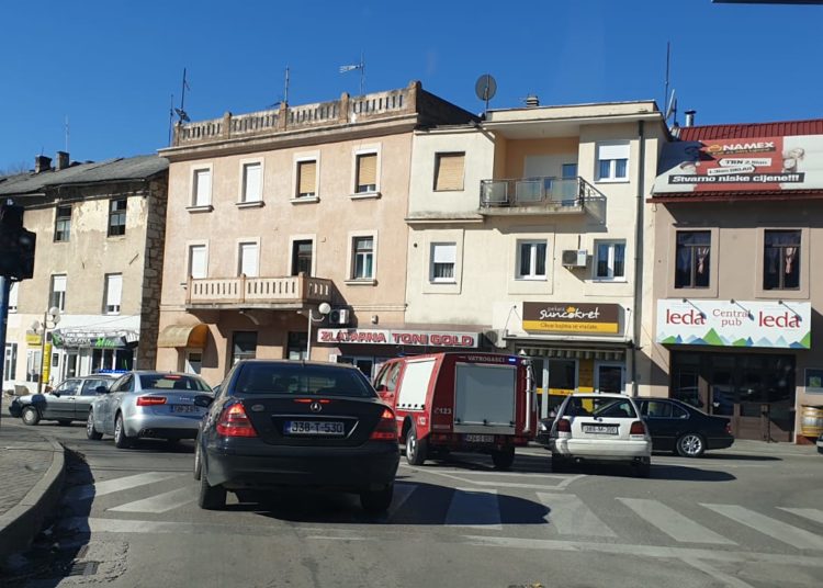 FOTO: Široki Brijeg trpi veliku štetu zbog orkanske bure