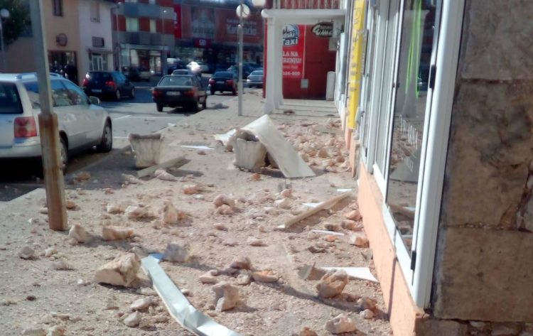 FOTO: Široki Brijeg trpi veliku štetu zbog orkanske bure