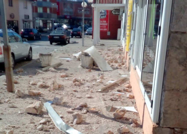 FOTO: Široki Brijeg trpi veliku štetu zbog orkanske bure