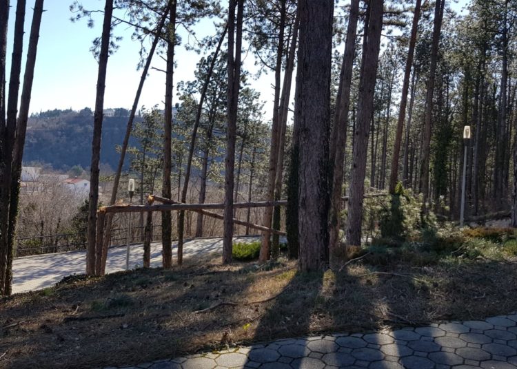 FOTO: Široki Brijeg trpi veliku štetu zbog orkanske bure