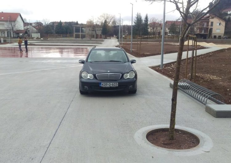 Autom u park vol. 2.: Čega se pametan stidi…