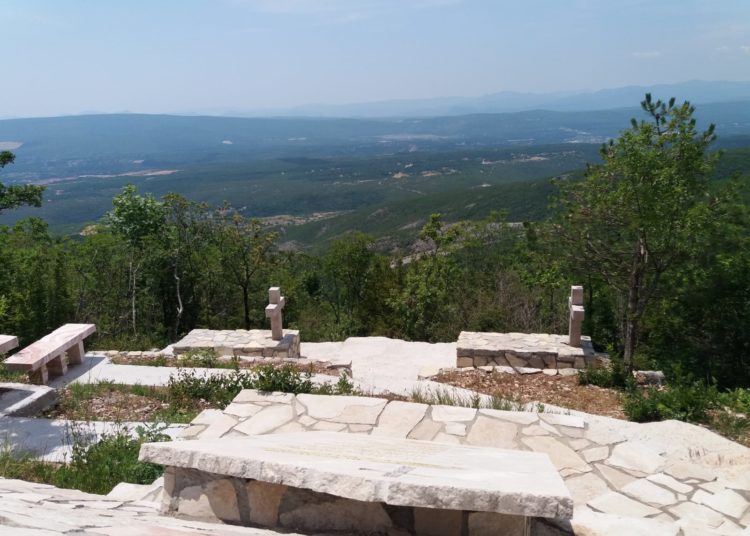 U tijeku je obnova grobova ubijenih fratara u mjestu Gornji Gradac