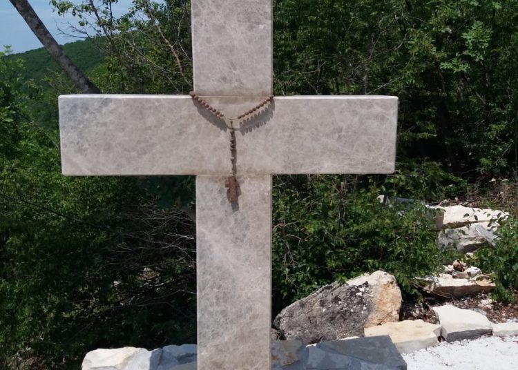 U tijeku je obnova grobova ubijenih fratara u mjestu Gornji Gradac