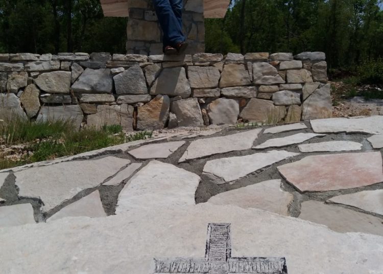U tijeku je obnova grobova ubijenih fratara u mjestu Gornji Gradac
