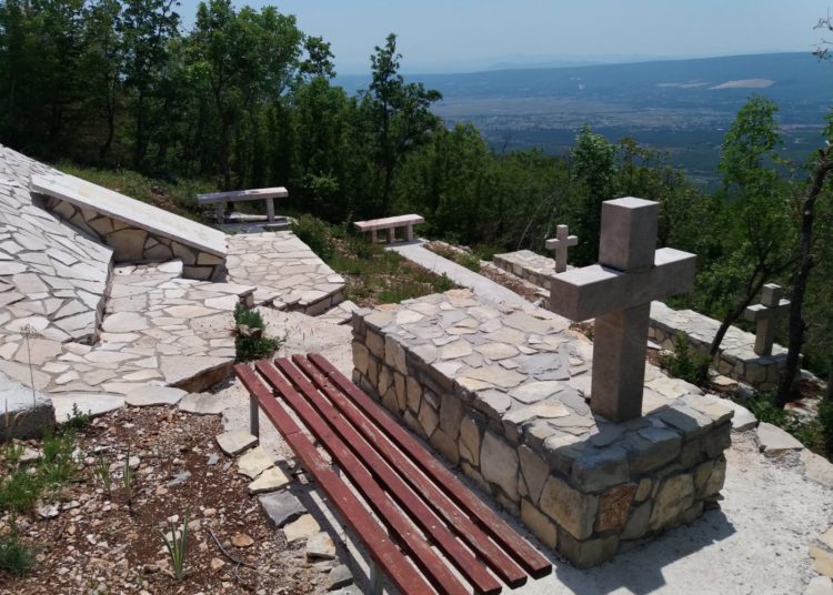 U tijeku je obnova grobova ubijenih fratara u mjestu Gornji Gradac