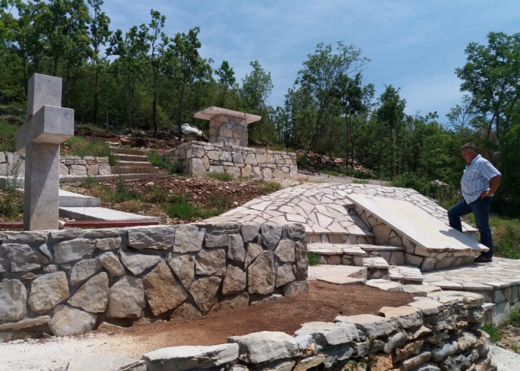 U tijeku je obnova grobova ubijenih fratara u mjestu Gornji Gradac
