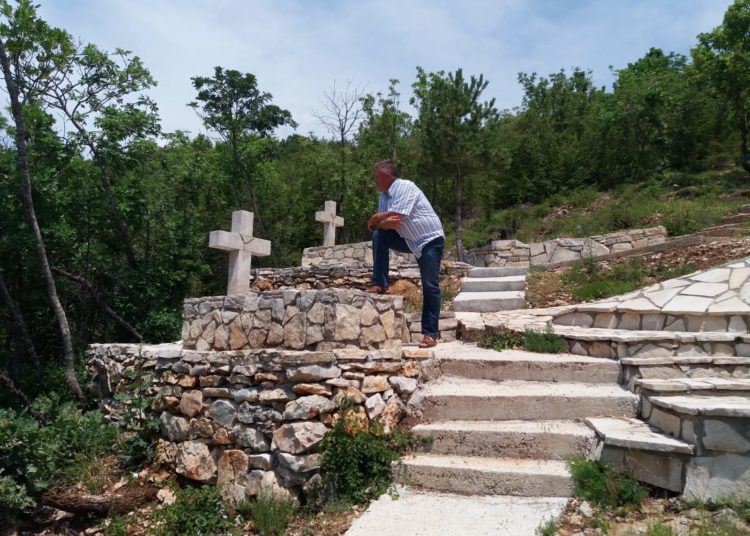 U tijeku je obnova grobova ubijenih fratara u mjestu Gornji Gradac