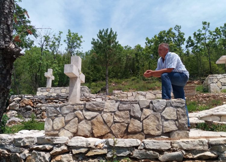 U tijeku je obnova grobova ubijenih fratara u mjestu Gornji Gradac