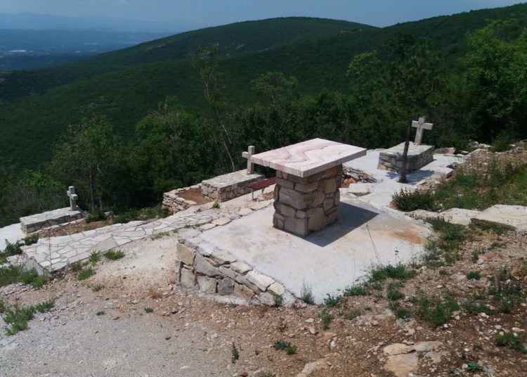 U tijeku je obnova grobova ubijenih fratara u mjestu Gornji Gradac