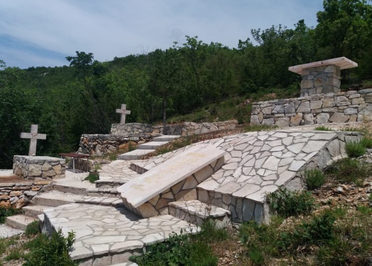 U tijeku je obnova grobova ubijenih fratara u mjestu Gornji Gradac