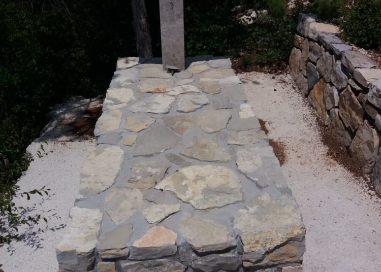 U tijeku je obnova grobova ubijenih fratara u mjestu Gornji Gradac