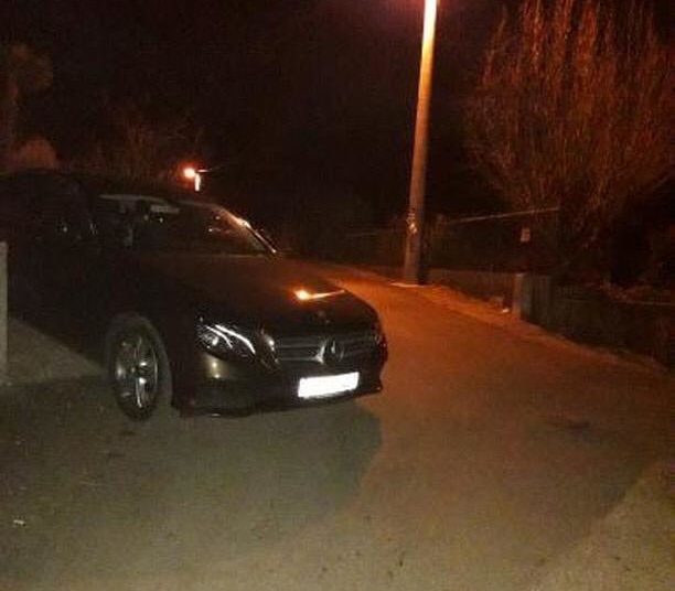 Čitatelj s Lisa: Zbog auta na cesti jedva se prolazi do okolnih kuća
