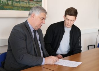 Široki Brijeg: Gradonačelnik Kraljević potpisao ugovore s dobitnicima studentskih stipendija