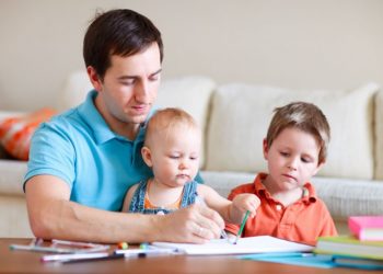Istraživanje tvrdi da su tate sretniji od mama, otkriveno i zašto