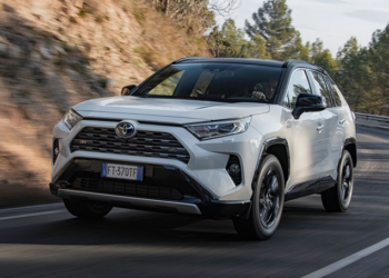Novi RAV4 može i bez dizela: Iste dužine, ali puno prostraniji