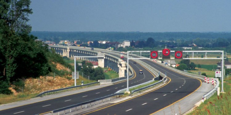 Hrvatska policija tolerira i bržu vožnju od zakonskih 130 km/h, evo i koliko…