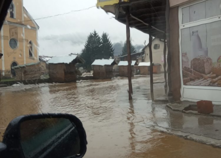 Velike poplave pogodile Središnju Bosnu (FOTO i VIDEO)