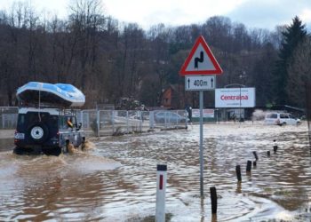 Izlile se rijeke Vrbas, Pliva i Bosna, još uvijek kritično u Busovači, kod Kaknja i Jajca