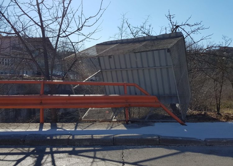 FOTO: Široki Brijeg trpi veliku štetu zbog orkanske bure