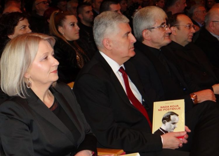 “Nada koja ne postiđuje” – predstavljena nova knjiga biskupa Ratka Perića u Mostaru