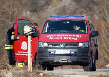 Široki Brijeg: Lokaliziran veći požar, vatrogasci spasili poslovni objekt