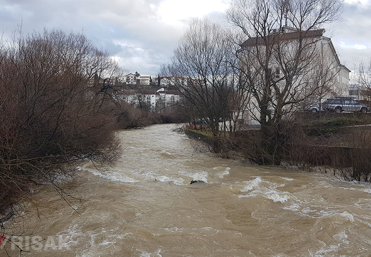 FOTO: Velika količina kiše podignula vodostaj rijeke Lištice
