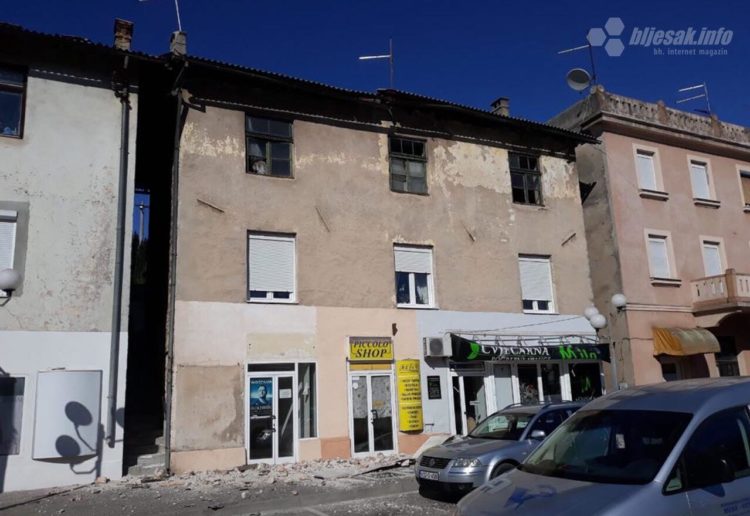 Široki Brijeg: Vjetar ”raskrio” kuću – daska se zabila susjedima u blagovaonicu