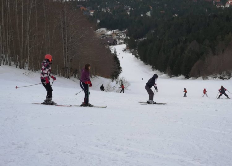 Bliži se proljeće, na Blidinju mnogi i dalje uživaju u zimskom amijentu