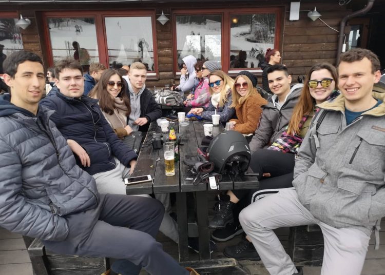 Bliži se proljeće, na Blidinju mnogi i dalje uživaju u zimskom amijentu