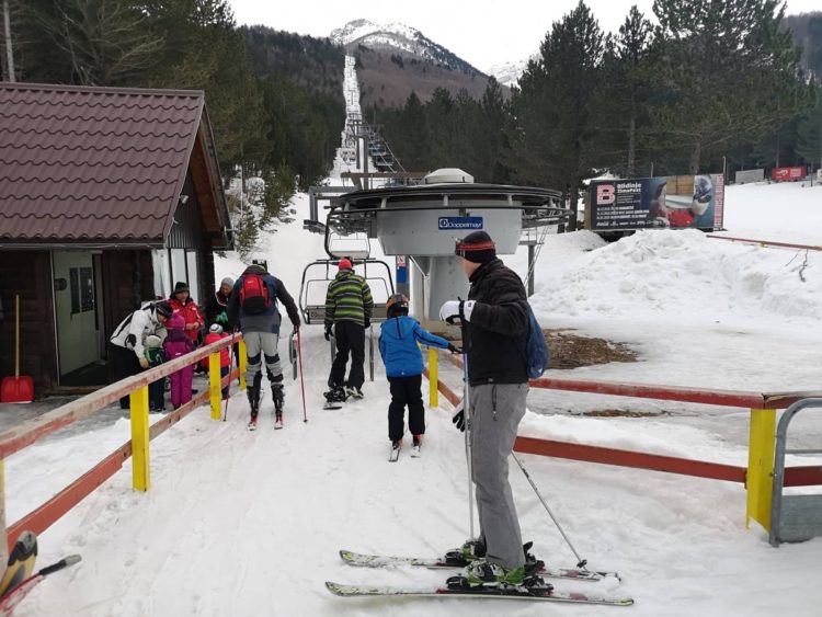 Bliži se proljeće, na Blidinju mnogi i dalje uživaju u zimskom amijentu