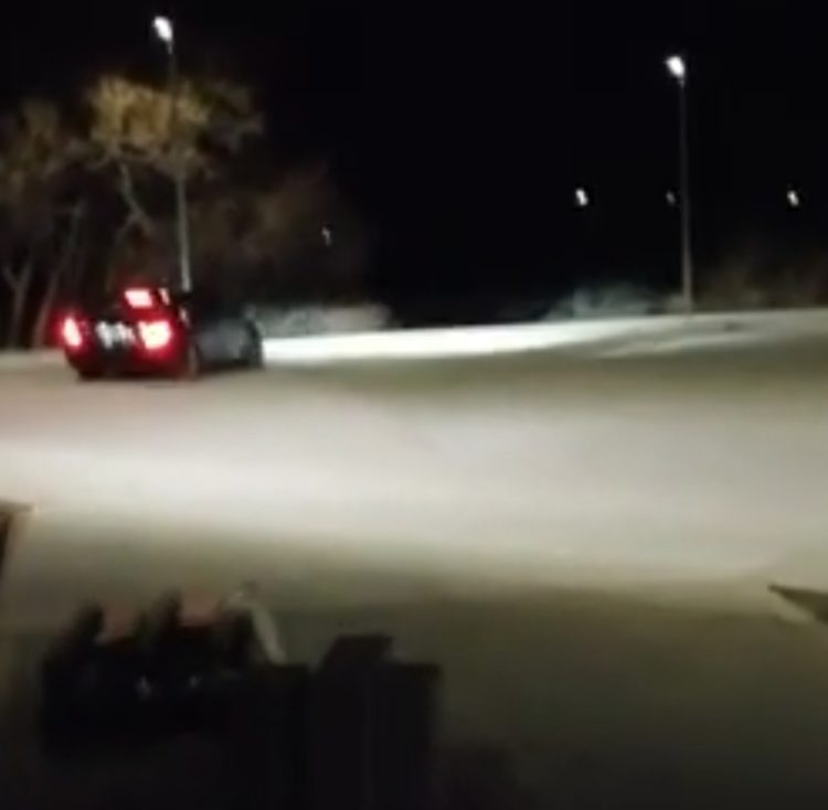 Dobili smo i video. Čitatelj tvrdi: Poznati poduzetnik vozi se autom po parku